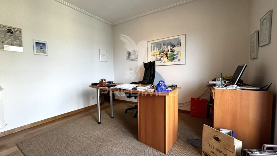 Apartamento T5 para Venda em São Domingos de Benfica Foto 15