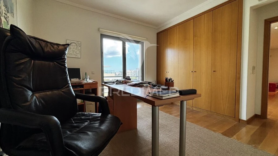 Apartamento T5 para Venda em São Domingos de Benfica Foto 16