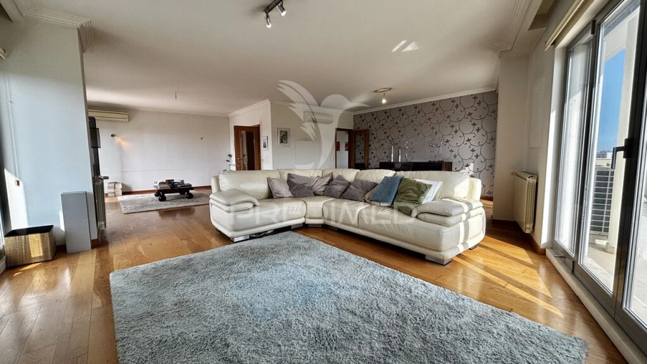 Apartamento T5 para Venda em São Domingos de Benfica Foto 1