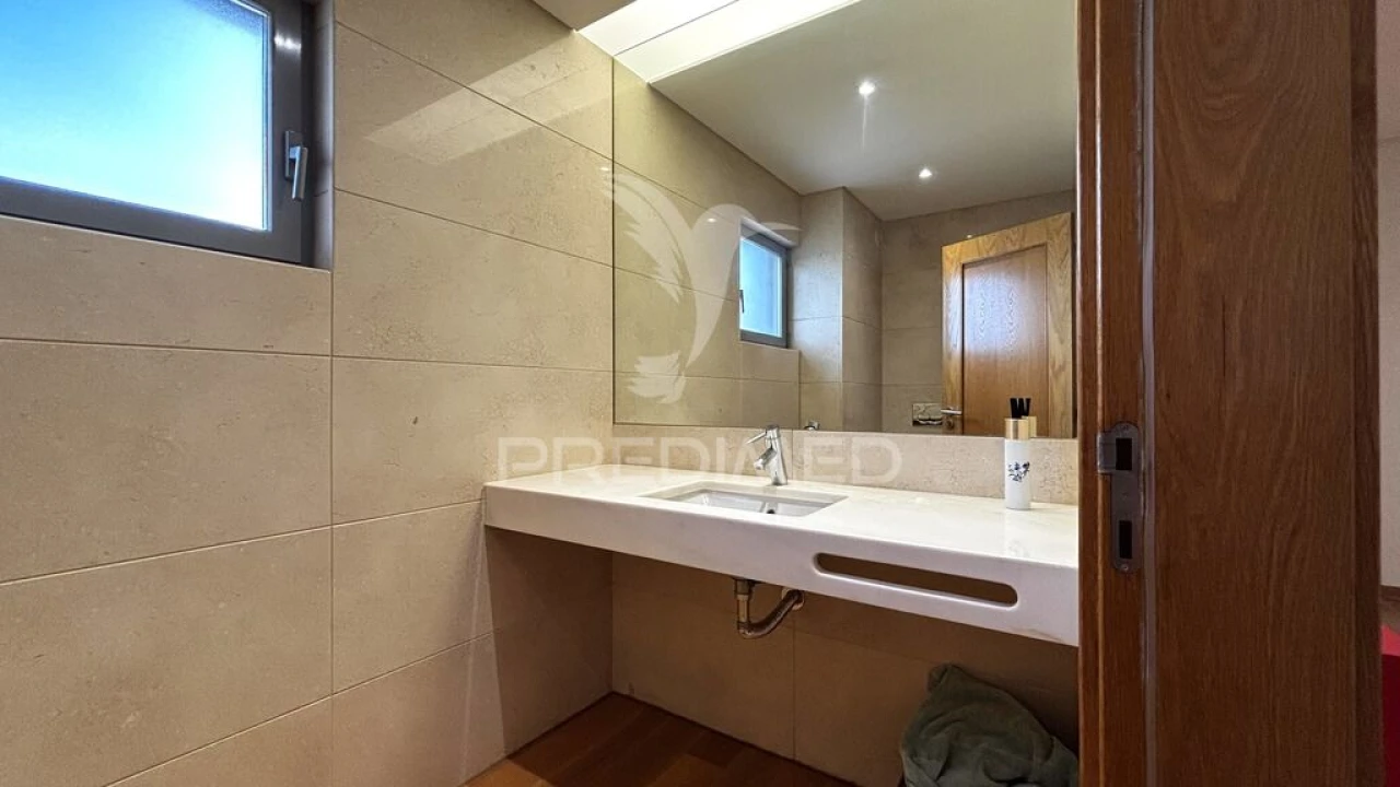 Apartamento T5 para Venda em São Domingos de Benfica Foto 12