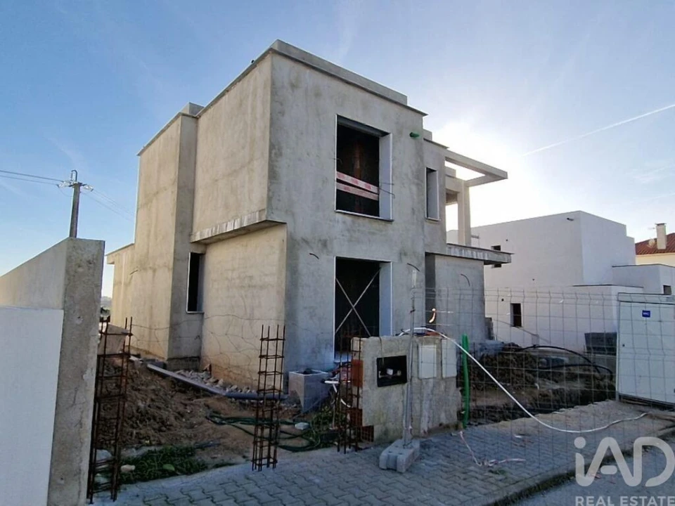 Moradia T4 para Venda em Atouguia da Baleia Foto 3