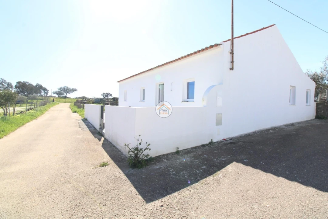 Moradia T3 para Venda em Santiago Maior Foto 1