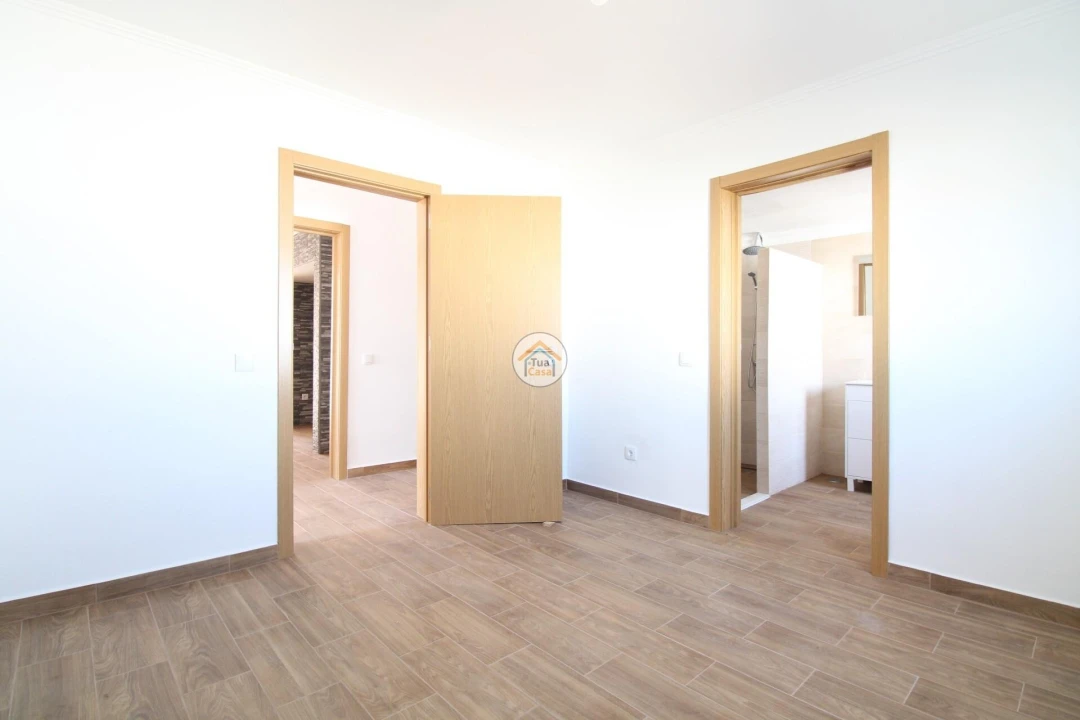 Moradia T3 para Venda em Santiago Maior Foto 10