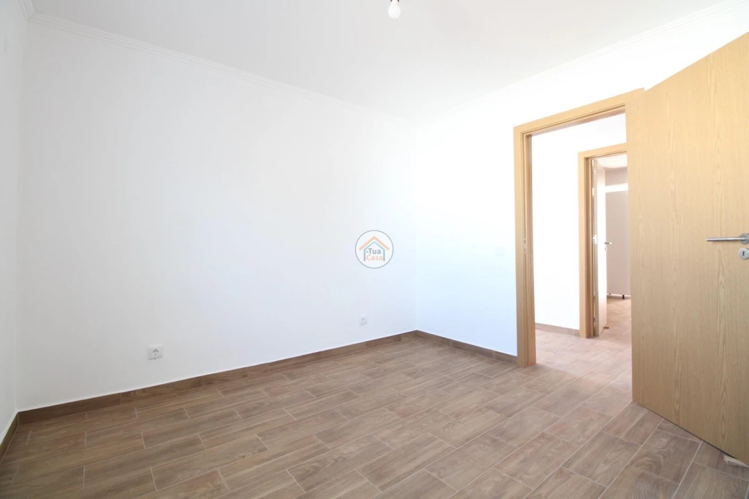 Moradia T3 para Venda em Santiago Maior Foto 11