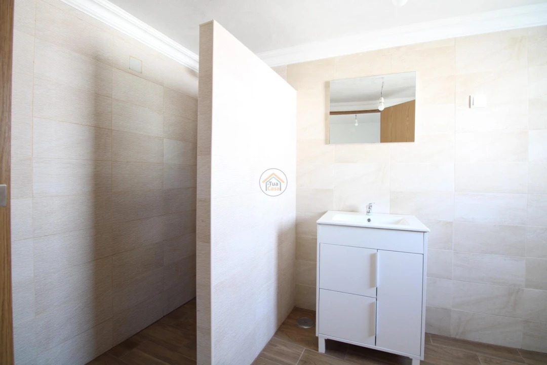 Moradia T3 para Venda em Santiago Maior Foto 12