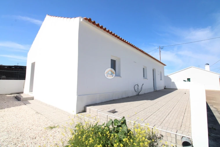 Moradia T3 para Venda em Santiago Maior Foto 2