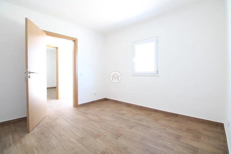 Moradia T3 para Venda em Santiago Maior Foto 6