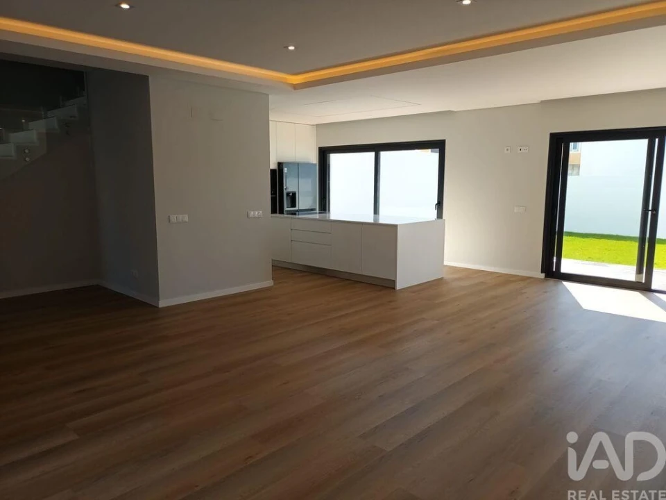 Moradia T4 para Venda em Rio de Mouro Foto 3