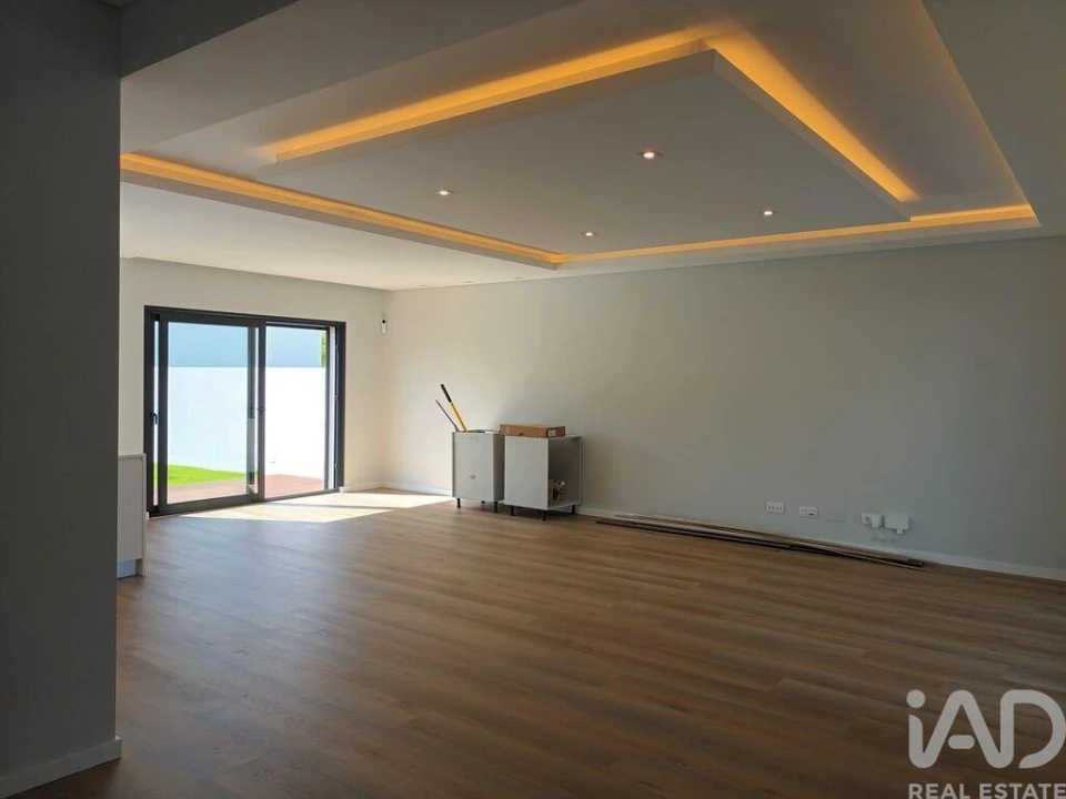 Moradia T4 para Venda em Rio de Mouro Foto 2