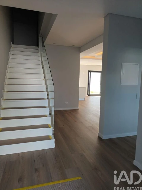 Moradia T4 para Venda em Rio de Mouro