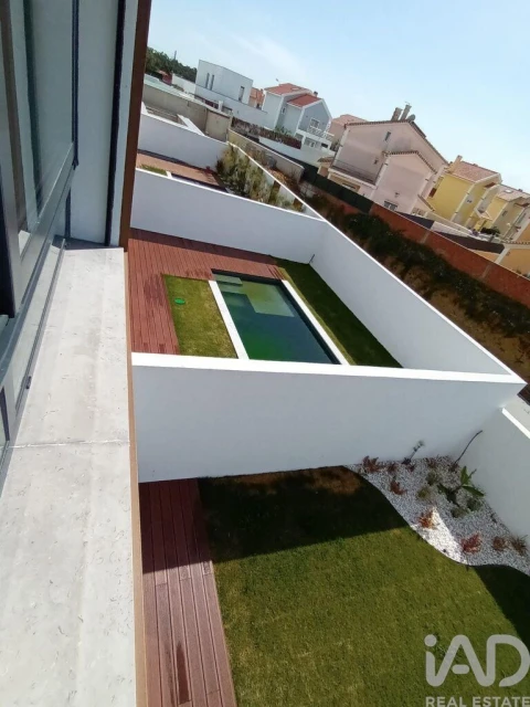 Moradia T4 para Venda em Rio de Mouro