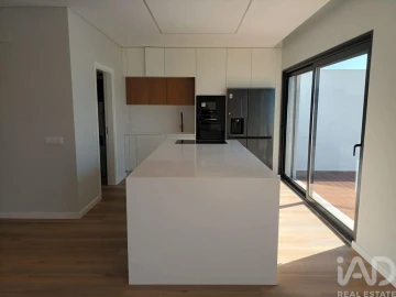 Moradia T4 para Venda em Rio de Mouro