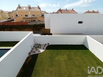 Moradia T4 para Venda em Rio de Mouro