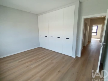 Moradia T4 para Venda em Rio de Mouro