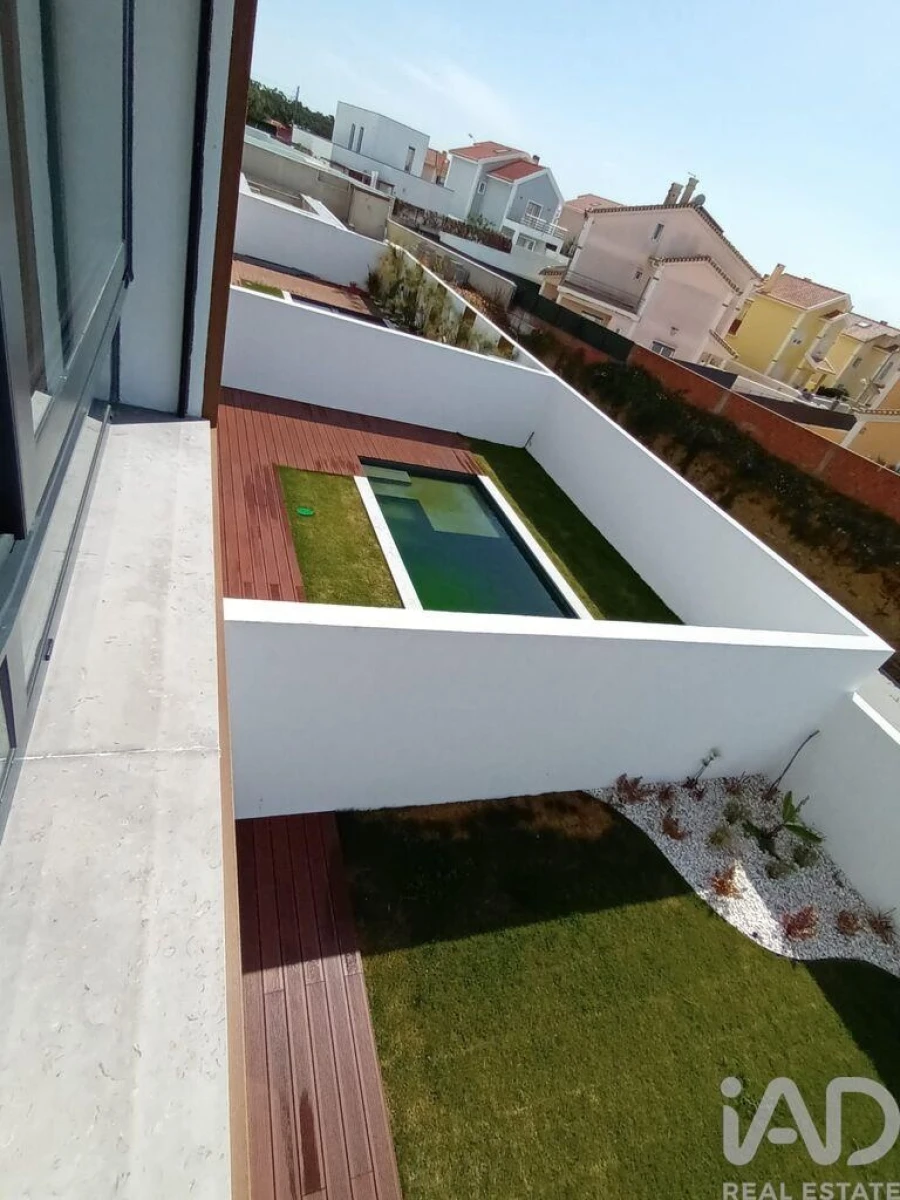 Moradia T4 para Venda em Rio de Mouro Foto 17