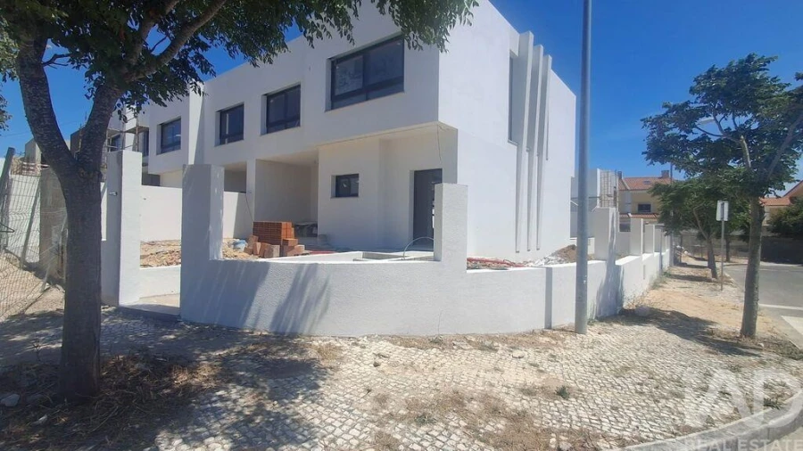 Moradia T4 para Venda em Rio de Mouro Foto 6