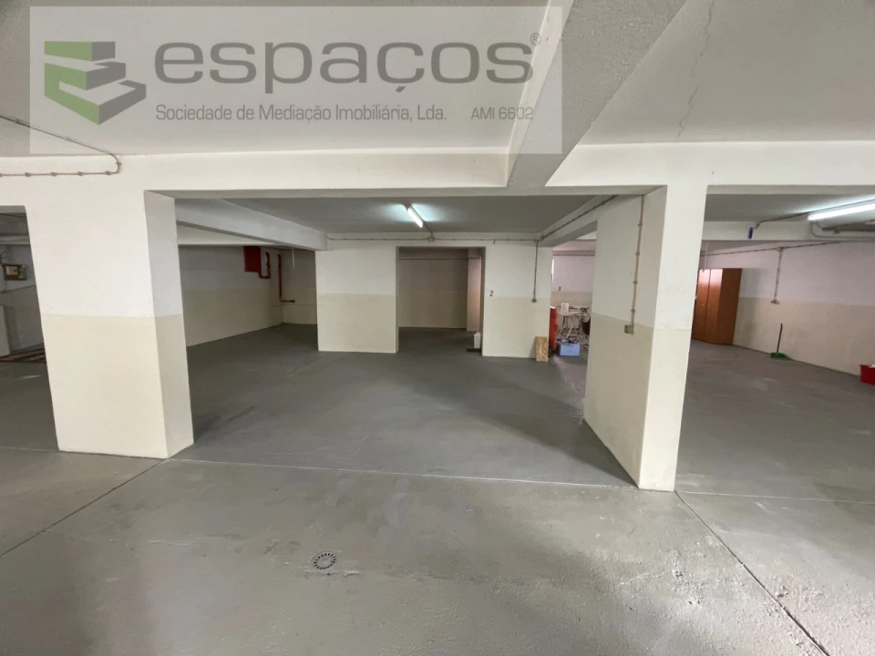 Garagem para Venda em Charneca de Caparica e Sobreda Foto 3