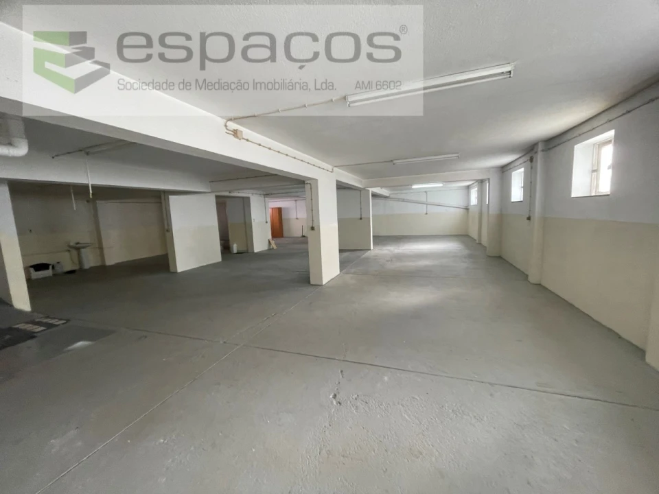 Garagem para Venda em Charneca de Caparica e Sobreda Foto 7