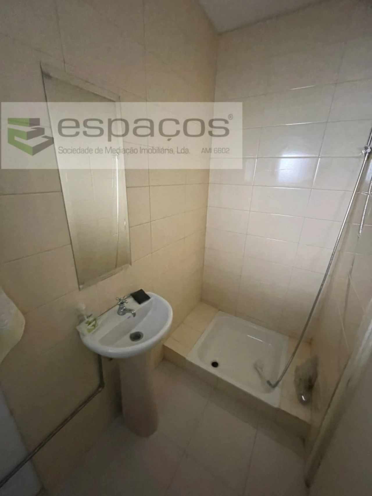 Garagem para Venda em Charneca de Caparica e Sobreda Foto 13