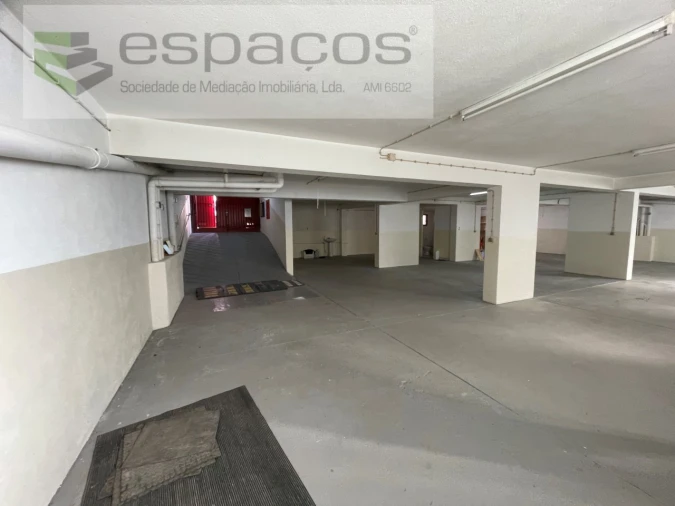 Garagem para Venda em Charneca de Caparica e Sobreda Foto 5