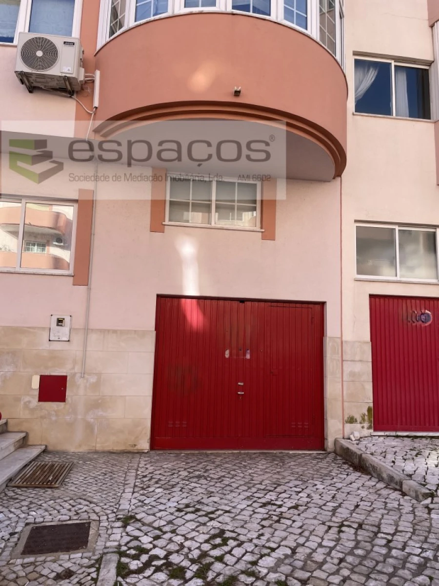 Garagem para Venda em Charneca de Caparica e Sobreda Foto 14