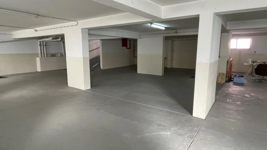 Garagem para Venda em Charneca de Caparica e Sobreda