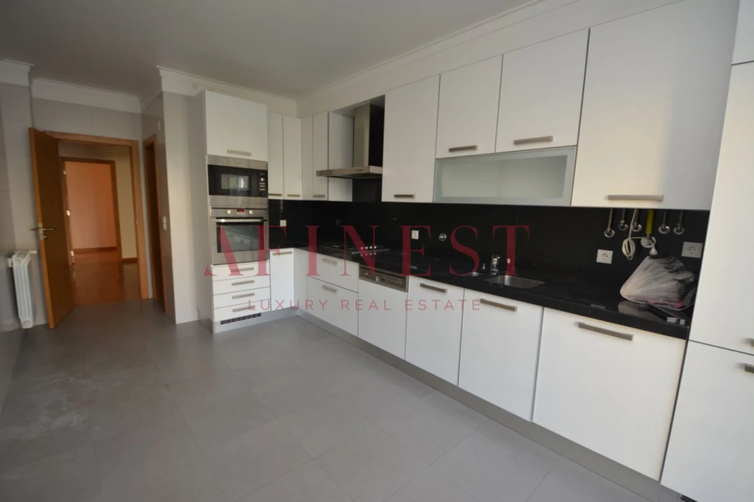 Apartamento T3 para Arrendamento em Santa Maria e São Miguel, São Martinho, São Pedro Penaferrim Foto 8