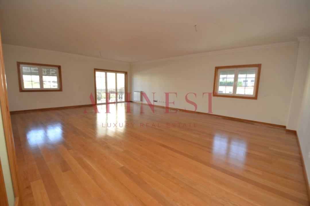 Apartamento T3 para Arrendamento em Santa Maria e São Miguel, São Martinho, São Pedro Penaferrim Foto 4