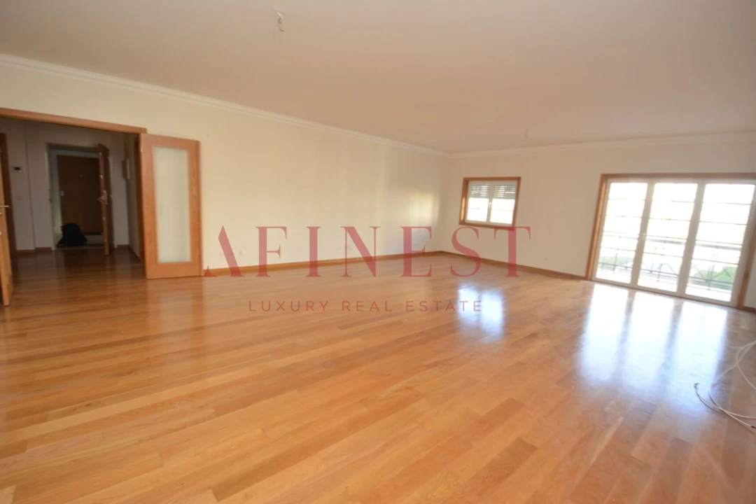 Apartamento T3 para Arrendamento em Santa Maria e São Miguel, São Martinho, São Pedro Penaferrim Foto 1