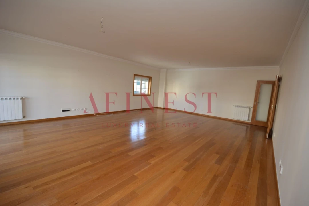 Apartamento T3 para Arrendamento em Santa Maria e São Miguel, São Martinho, São Pedro Penaferrim Foto 5