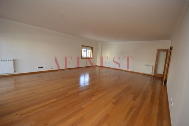 Apartamento T3 para Arrendamento em Santa Maria e São Miguel, São Martinho, São Pedro Penaferrim Foto 5