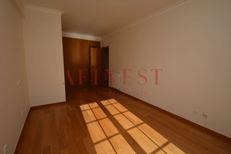 Apartamento T3 para Arrendamento em Santa Maria e São Miguel, São Martinho, São Pedro Penaferrim Foto 14