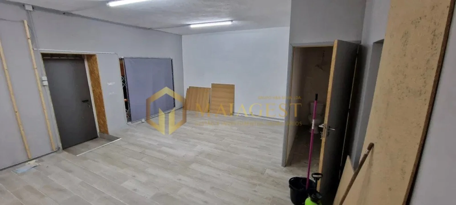 Loja para Arrendamento em Santa Marinha e São Pedro da Afurada Foto 5