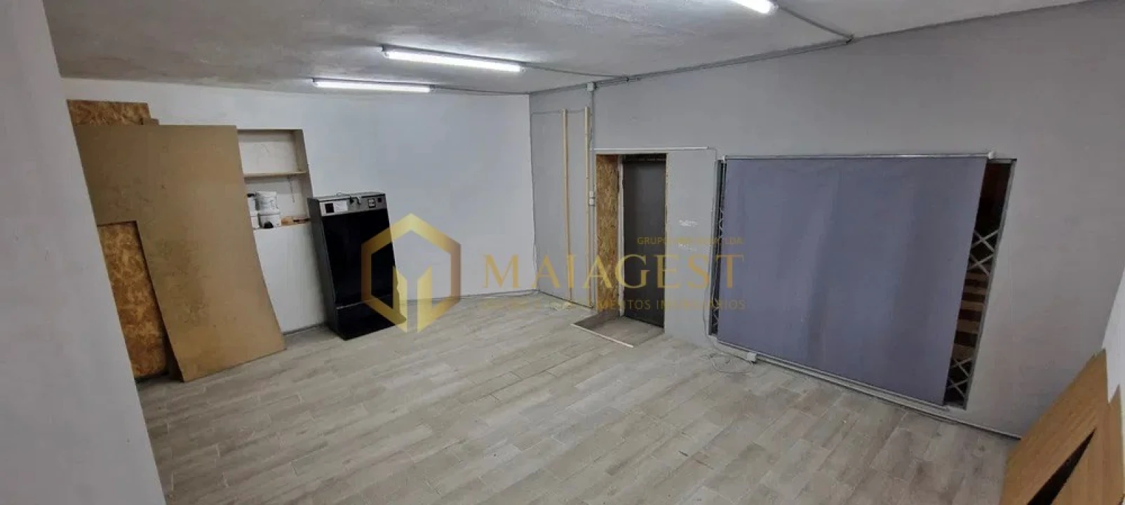 Loja para Arrendamento em Santa Marinha e São Pedro da Afurada Foto 7