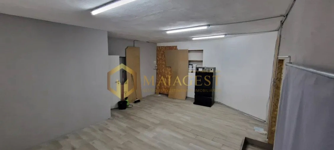 Loja para Arrendamento em Santa Marinha e São Pedro da Afurada Foto 8