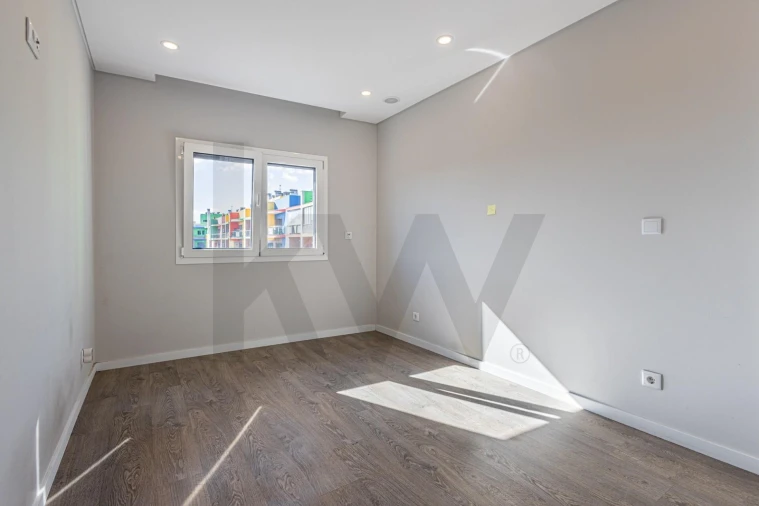 Apartamento T2 para Arrendamento em Ramada e Caneças Foto 13