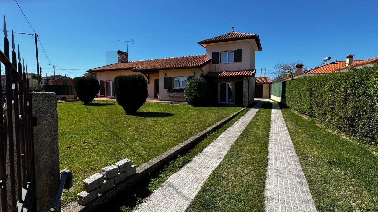 Moradia T4 para Venda em Bustos, Troviscal e Mamarrosa Foto 40