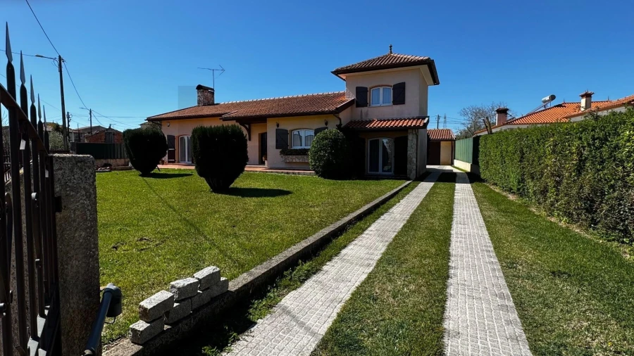 Moradia T4 para Venda em Bustos, Troviscal e Mamarrosa Foto 40