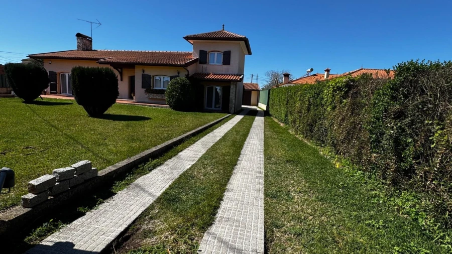 Moradia T4 para Venda em Bustos, Troviscal e Mamarrosa Foto 38