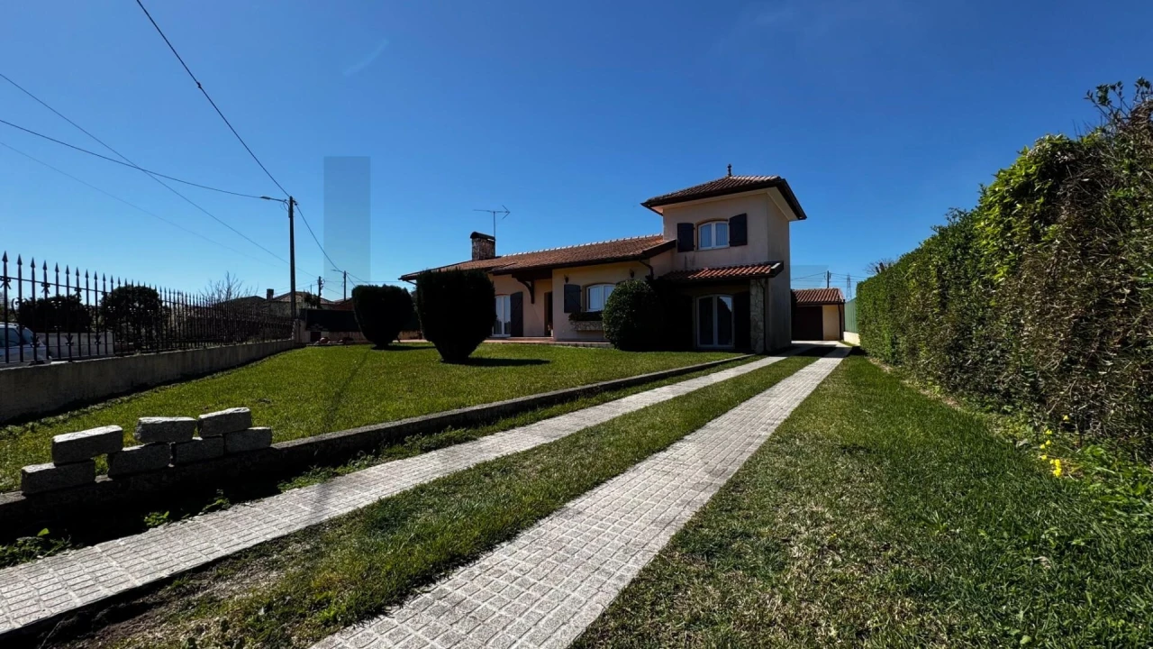 Moradia T4 para Venda em Bustos, Troviscal e Mamarrosa Foto 43