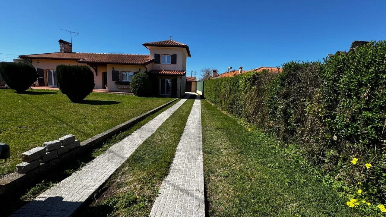 Moradia T4 para Venda em Bustos, Troviscal e Mamarrosa Foto 1