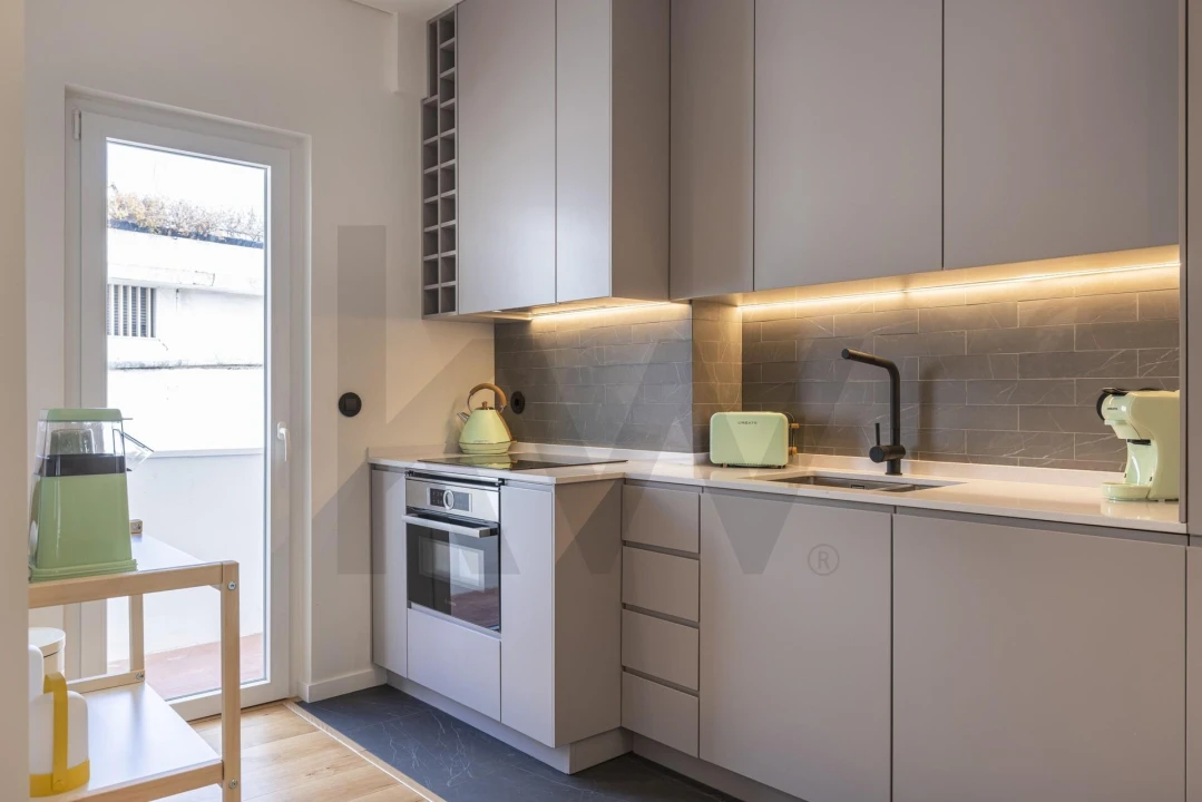 Apartamento T2 para Arrendamento em Campo de Ourique Foto 5