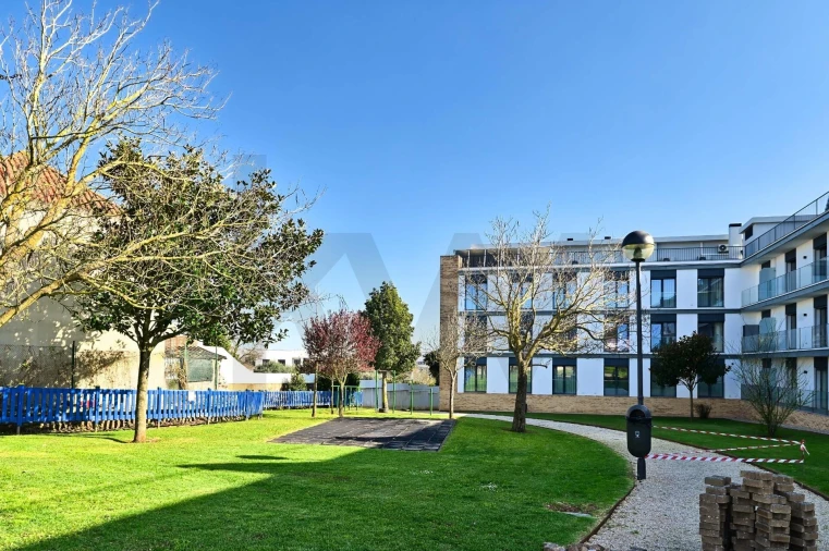 Apartamento T3 para Venda em Porto Salvo Foto 43