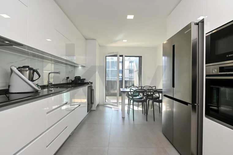 Apartamento T3 para Venda em Porto Salvo Foto 1