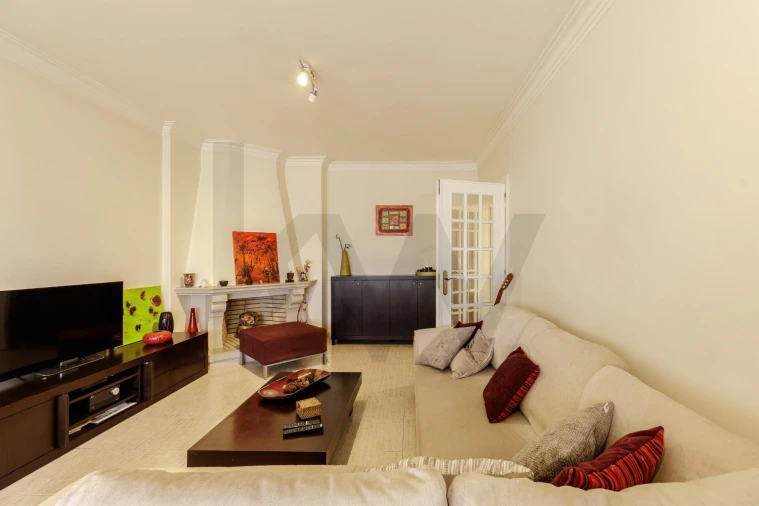 Apartamento T2 para Venda em Carnaxide e Queijas Foto 4