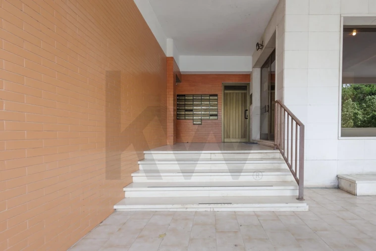 Apartamento T2 para Venda em Carnaxide e Queijas Foto 41