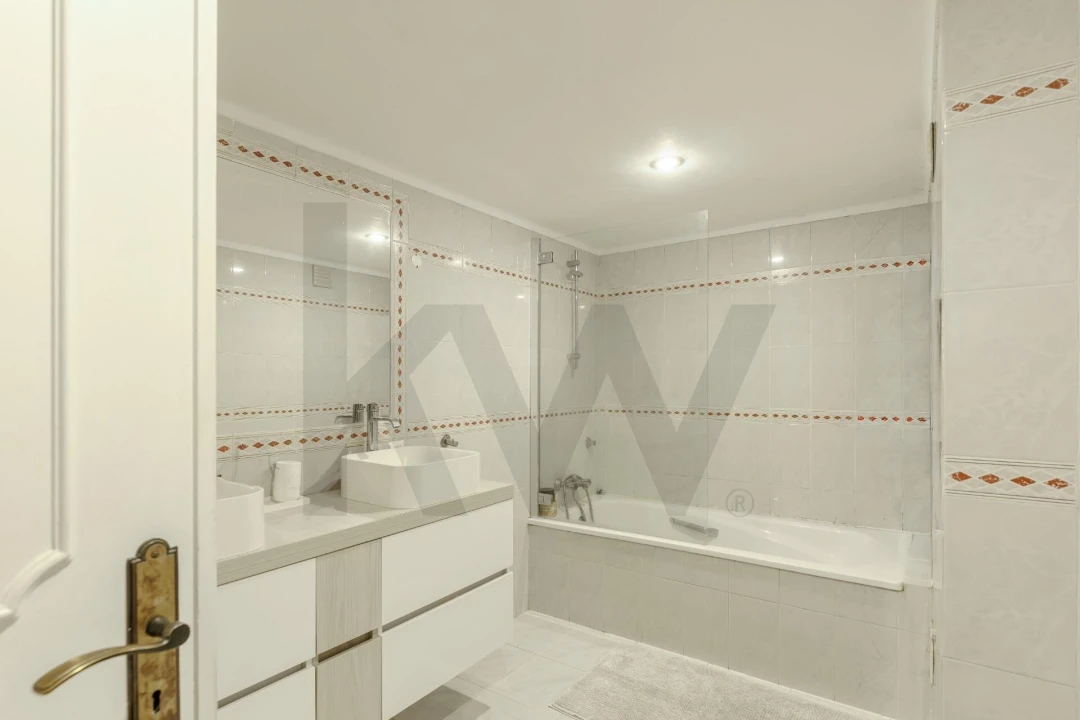 Apartamento T2 para Venda em Carnaxide e Queijas Foto 37