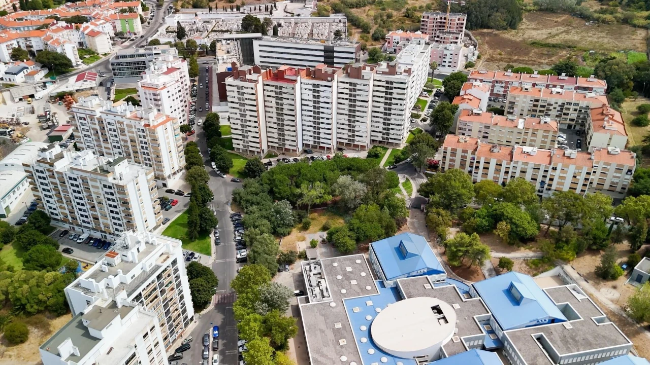 Apartamento T2 para Venda em Carnaxide e Queijas Foto 42