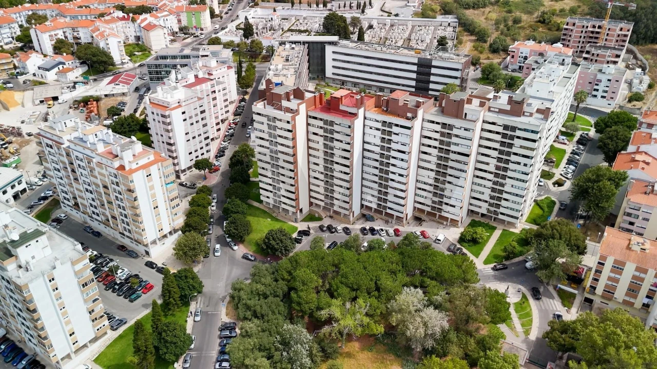 Apartamento T2 para Venda em Carnaxide e Queijas Foto 43