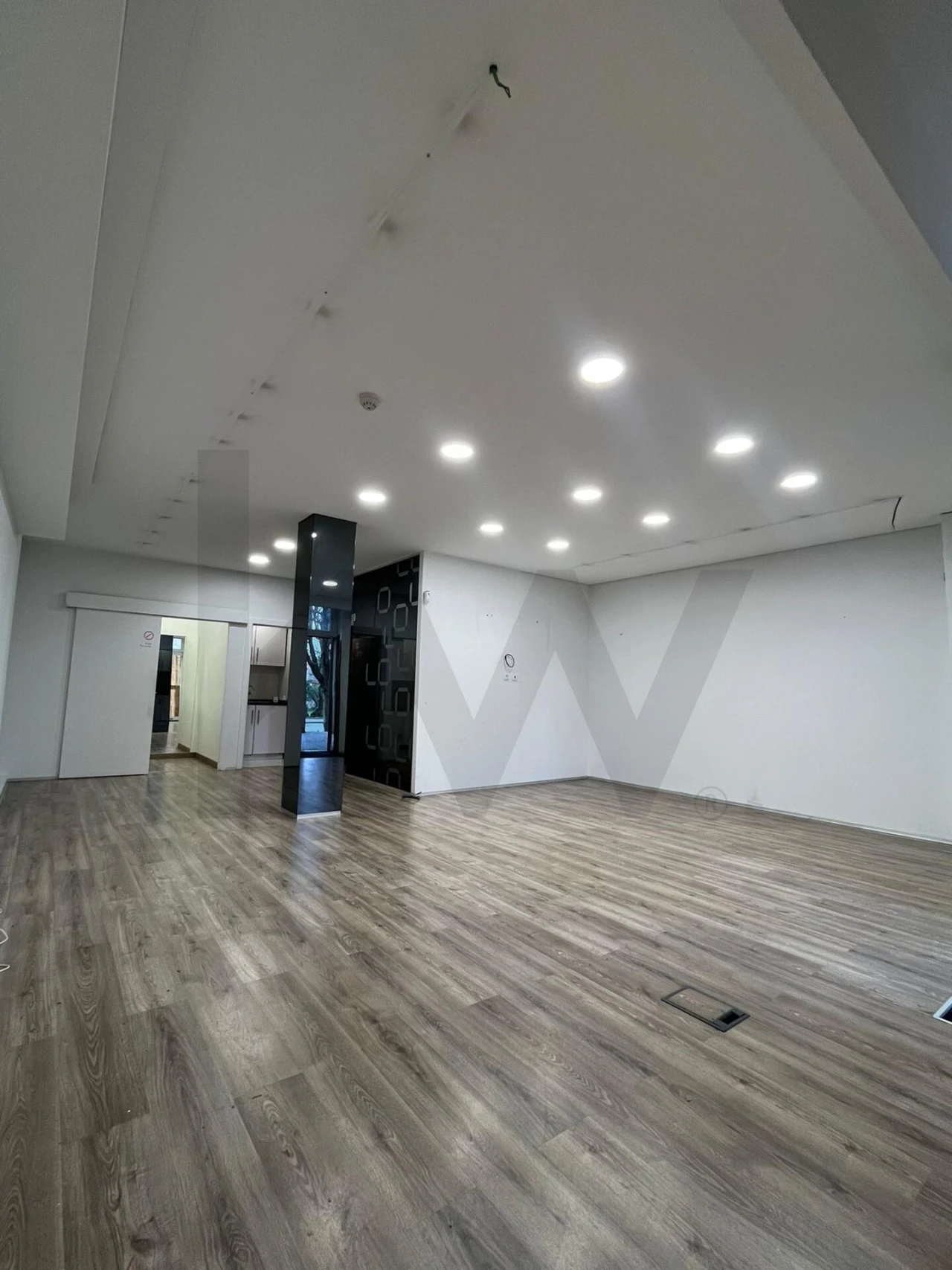 Loja para Arrendamento em Ramalde Foto 2